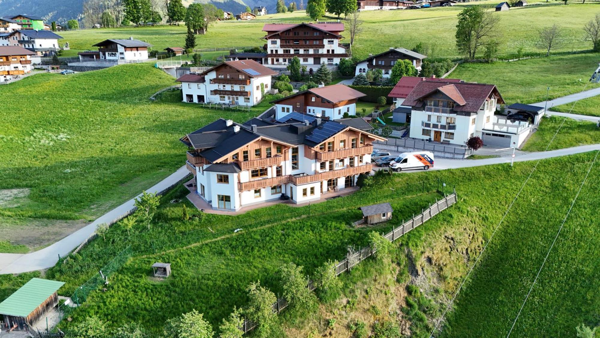 La Montana - Ski & Hiking Lodge Шладмінг Екстер'єр фото