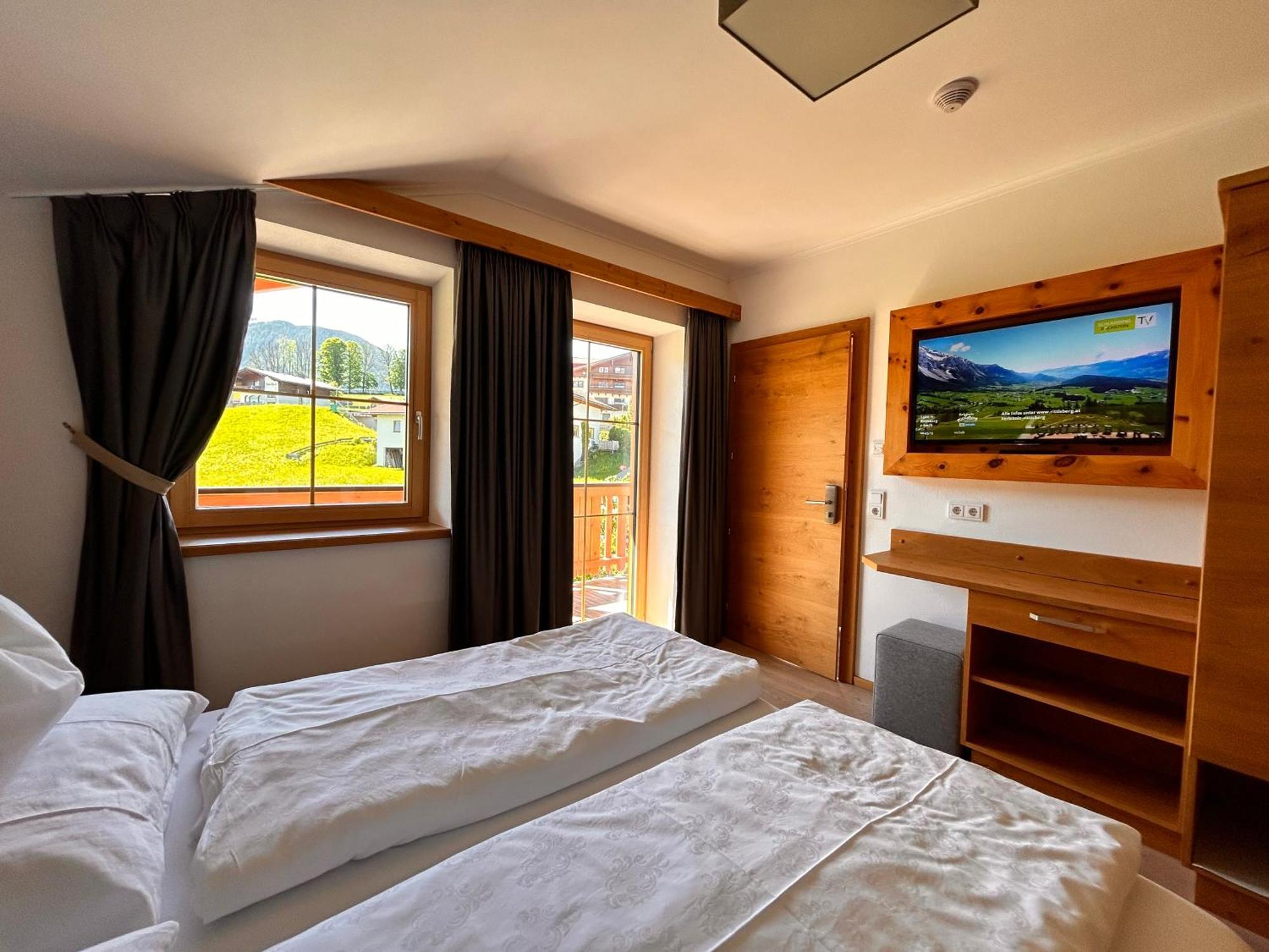 La Montana - Ski & Hiking Lodge Шладмінг Екстер'єр фото